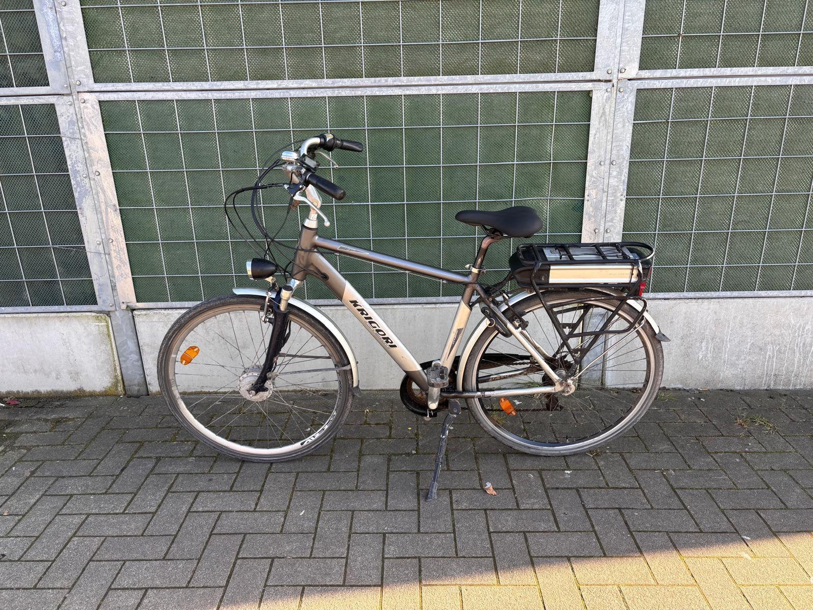 Elektrische mannenfiets, Fietsen en Brommers, Elektrische fietsen, Ophalen, Gebruikt, 30 tot 50 km per accu, Overige merken