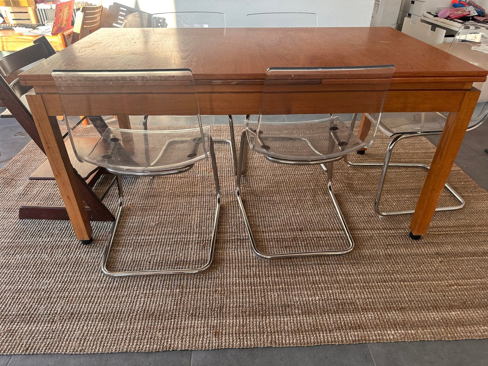 Vintage uitschuifbare eettafel teakfineer – moet asap weg!, Huis en Inrichting, Tafels | Eettafels, Ophalen