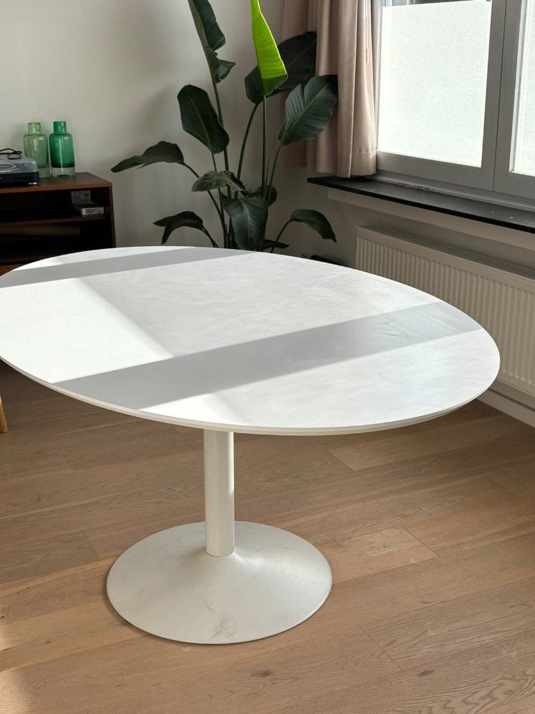 Table ovale blanche - Deba, Enlèvement