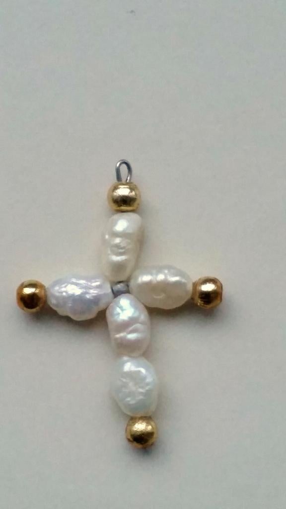 Pendentif en forme de croix antique, Envoi
