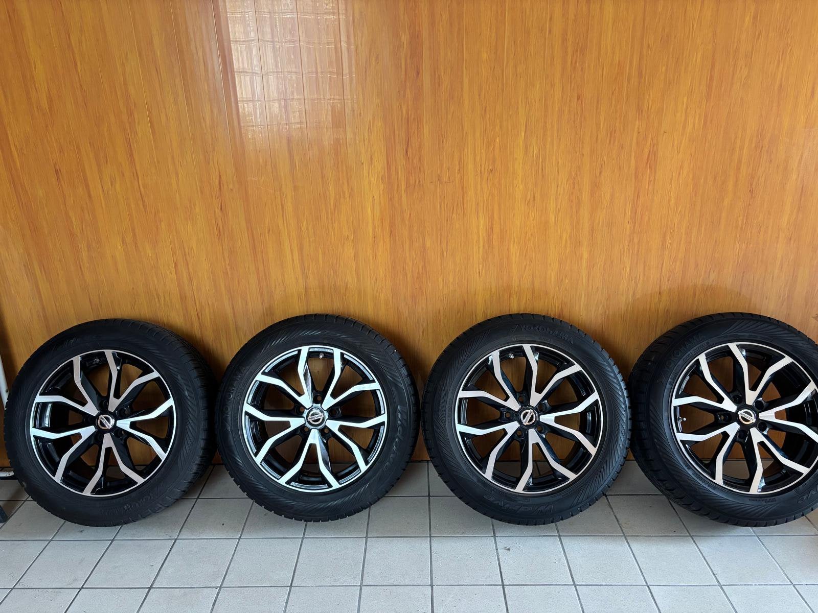 Nissan velgen met banden, Auto-onderdelen, Banden en Velgen, Ophalen, All Season, Band(en)
