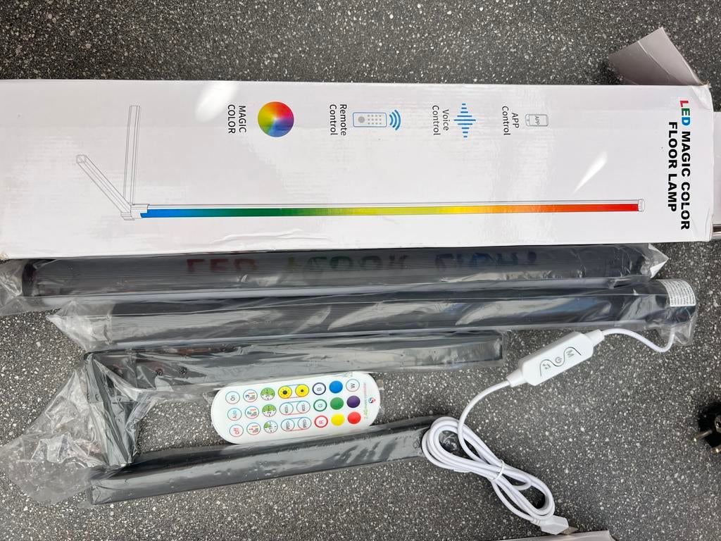 Moderne RGB LED Hoeklamp, Enlèvement, Neuf