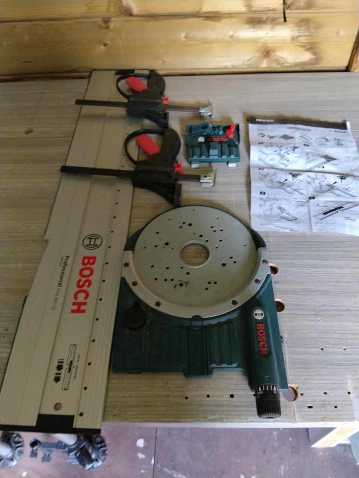 Bosch fsn-OF A/32. Bosch geleiderhulp voor bovenfrees, Ophalen