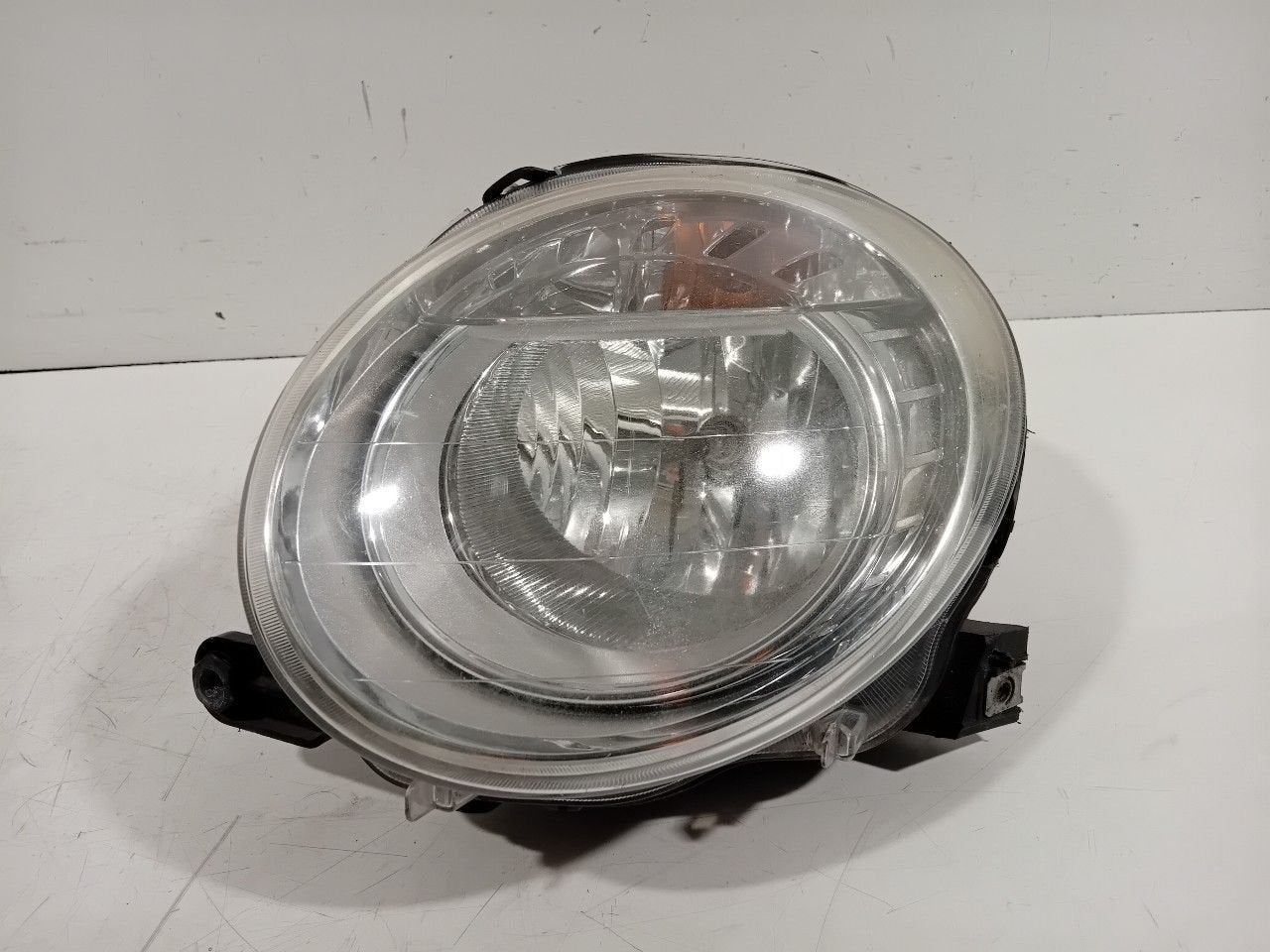 Koplamp links Fiat 500, Van der Ven Autorecycling B.V., Gebruikt, Ettenseweg 76, 4706 PB Roosendaal, The Netherlands, Herkomst onderdeel bekend
