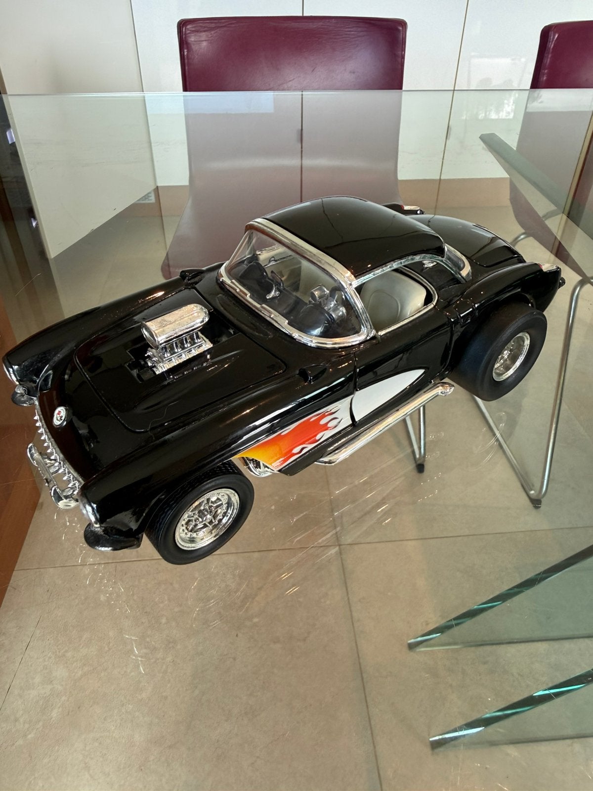 Road Legends 1957 Chevrolet Corvette Gasser 1/18 zonder doos, Ophalen of Verzenden, Zo goed als nieuw, Auto, Overige merken