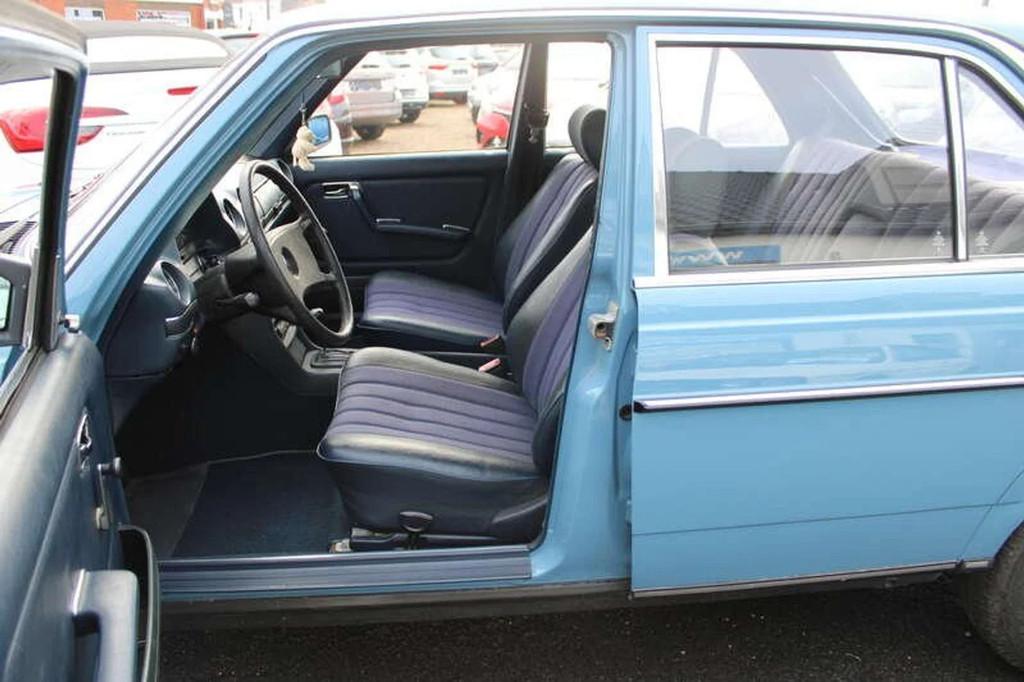 Mercedes-Benz 200-serie 200 NIEUWSTAAT BOVEN EN ONDER!, Automaat, Zwart, Blauw, Mercedes-Benz