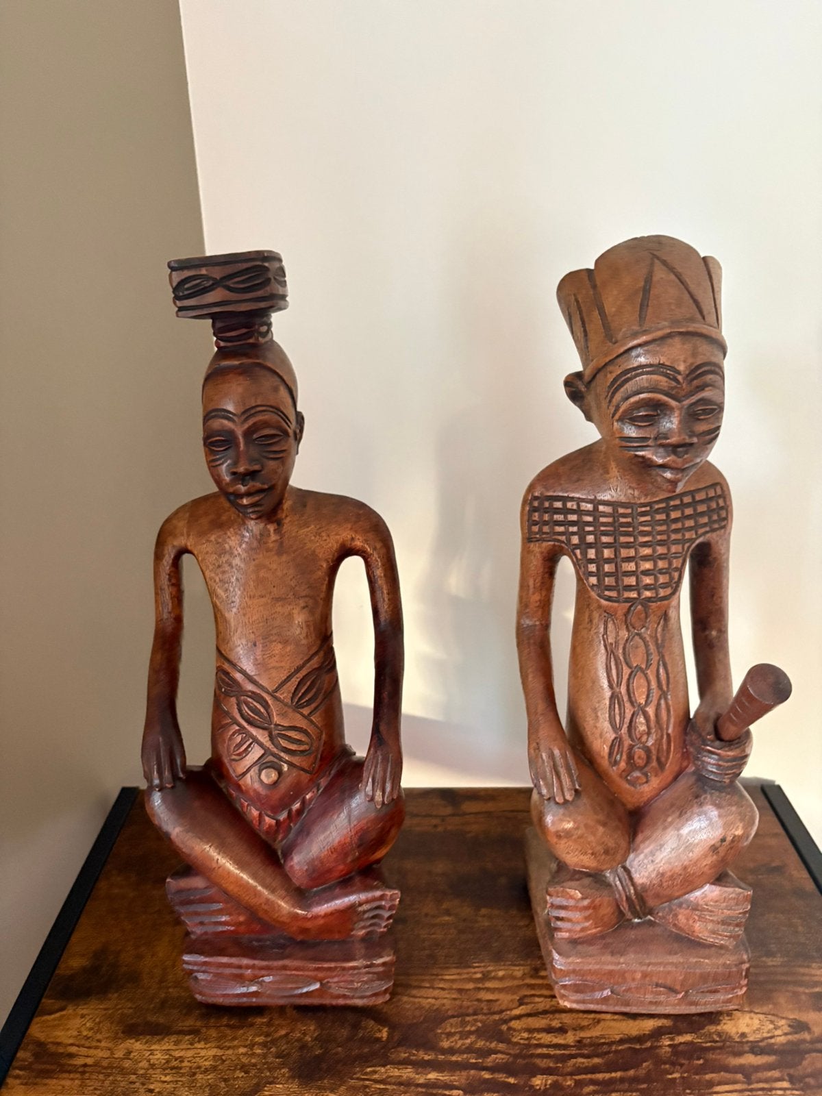 Afrikaans houten beeldenduo, Antiquités & Art, Art | Sculptures & Bois, Enlèvement ou Envoi, Sculpture sur bois