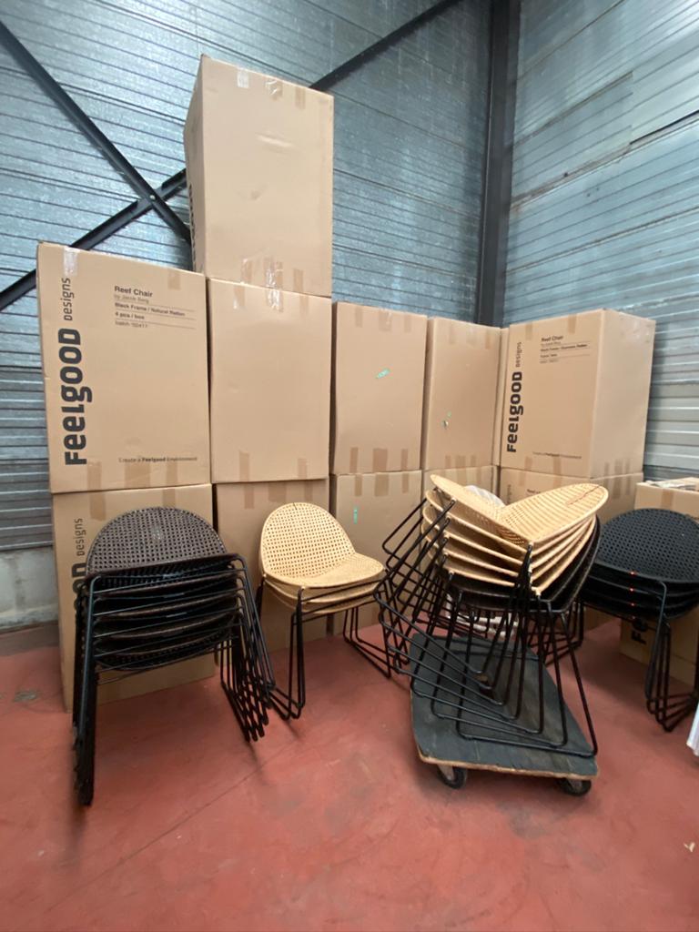 En raison de la fermeture de la vente en gros - chaises, Articles professionnels, Enlèvement, Neuf, dans son emballage, Mobilier