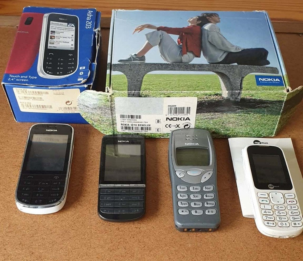 LOT DE 4 ANCIENS GSM NOKIA, Enlèvement, Utilisé, À clapet, Clavier physique