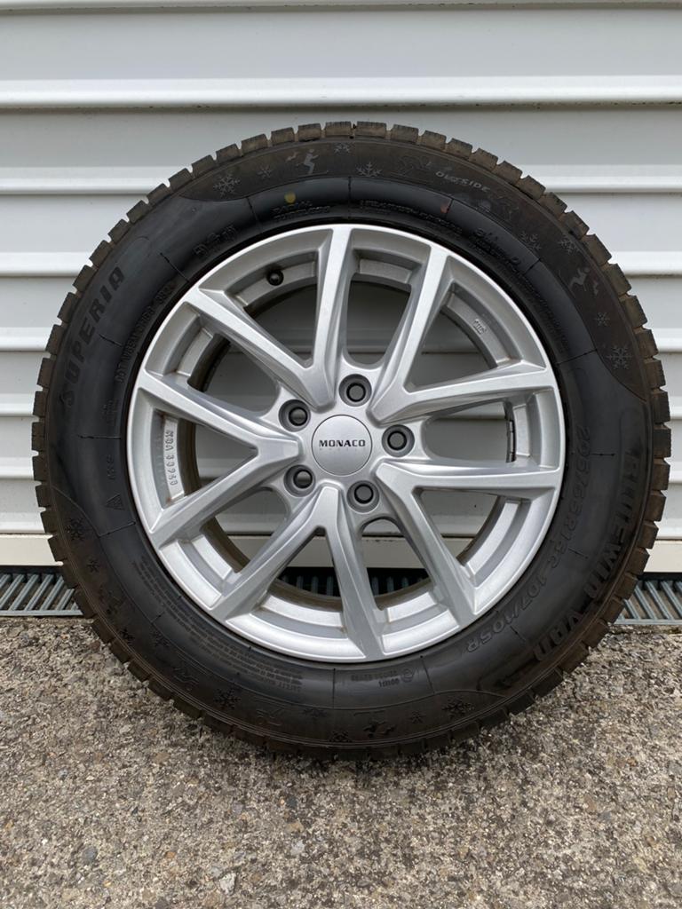 Set 4 jantes alu+pneus hiver pour Hyundai Kona 2025, Enlèvement, Pneus hiver, Pneu(s)