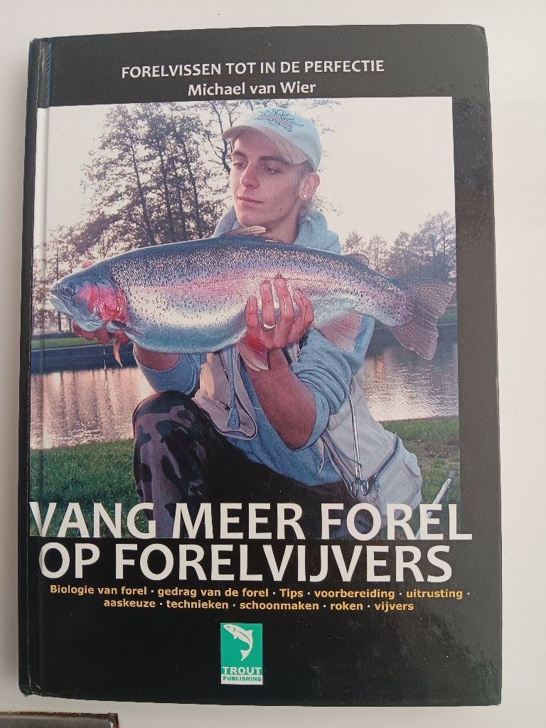 Boek VANG MEER FOREL OP FORELVIJVERS, Watersport en Boten, Hengelsport | Roofvissen, Ophalen of Verzenden, Gebruikt