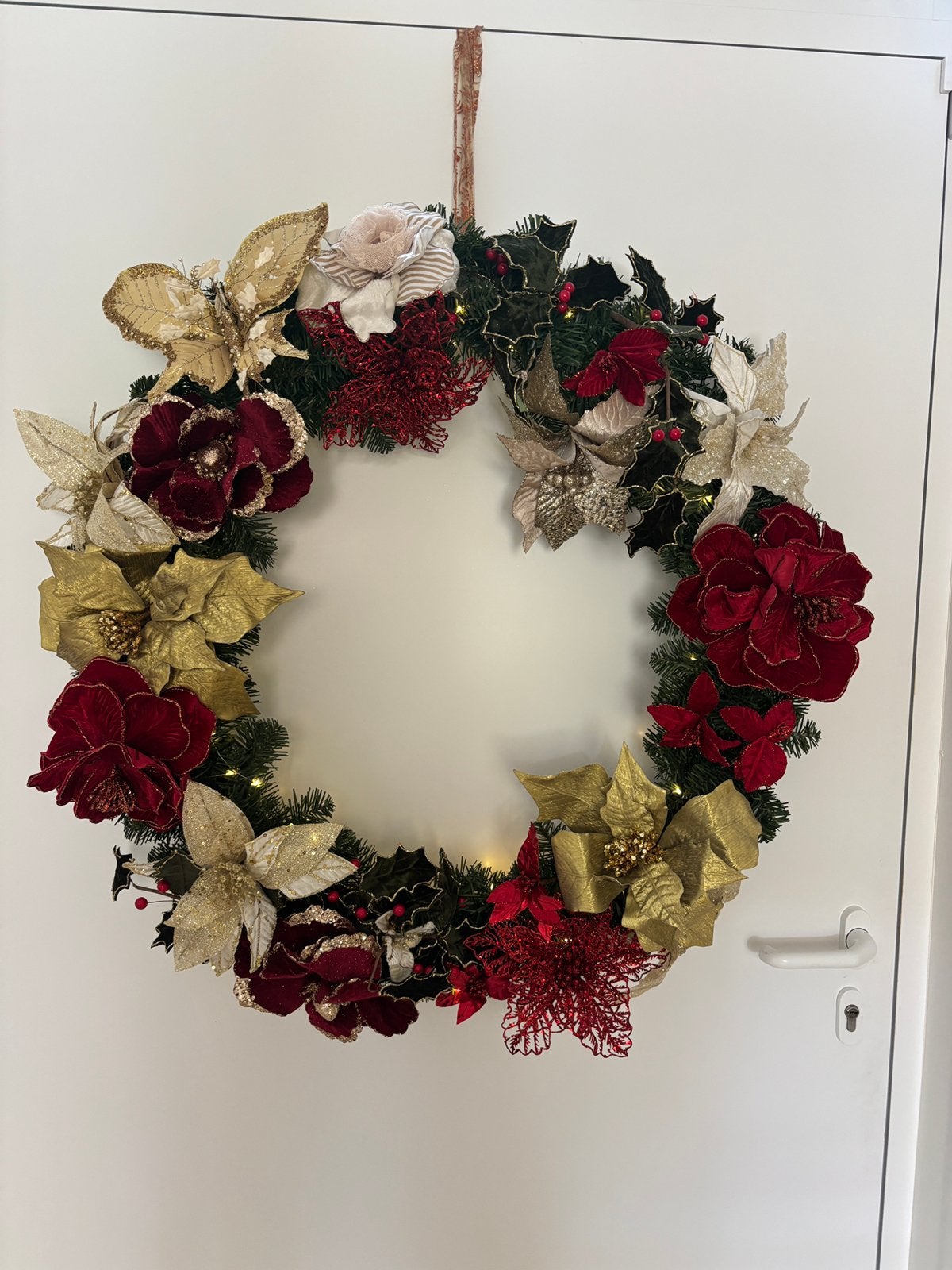 Couronne noel 90cm avec fleurs et lumieres, Enlèvement, Comme neuf, Couronne