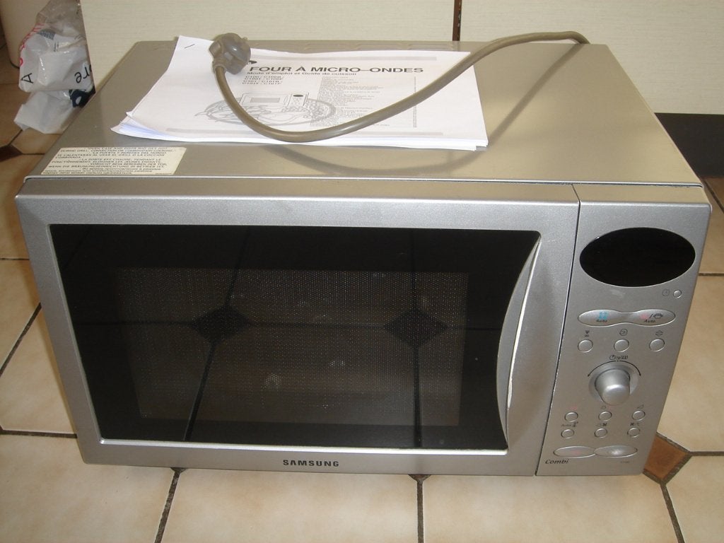MICRO-ONDES GRILL COMBINÉ SAMSUNG  TRÈS PROPRE TRÈS BON ÉTAT, Enlèvement, Utilisé, Four à micro-ondes combiné