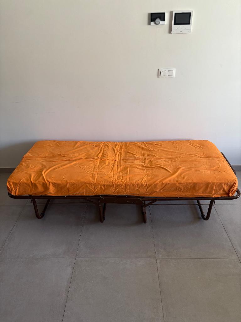 Eenpersoonsbed (Opvouwbed, bed 1 persoon), Ophalen, Gebruikt, 90 cm, Eenpersoons