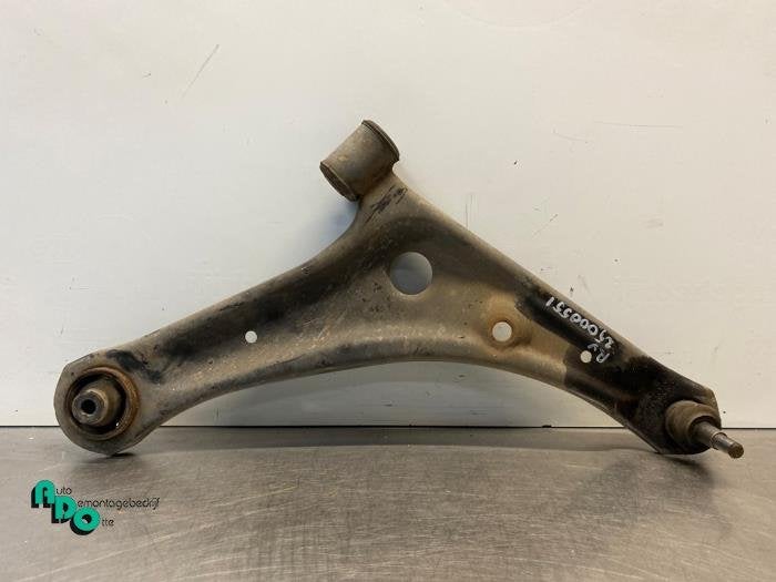 Bras de suspension avant droit d'un Mitsubishi Space Star (S, -, 3 mois de garantie, Utilisé, Mitsubishi