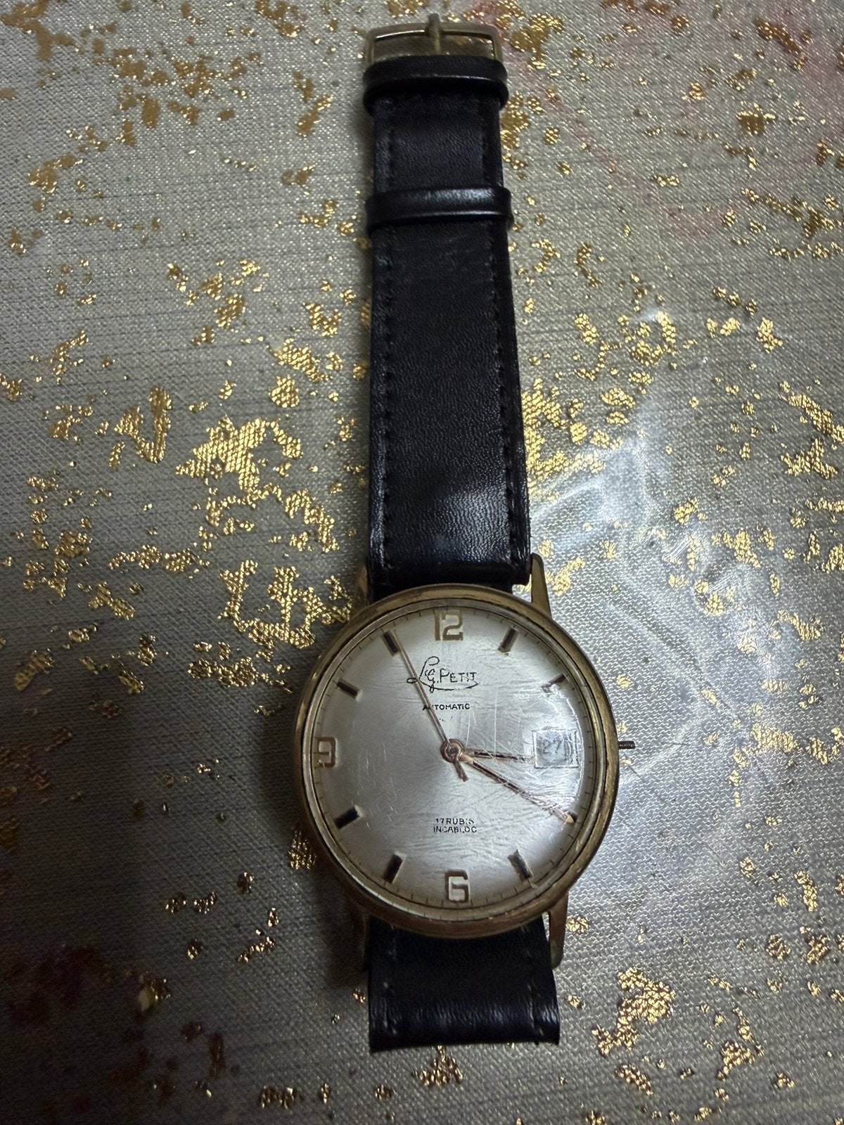 Montre le petit automatique, Enlèvement