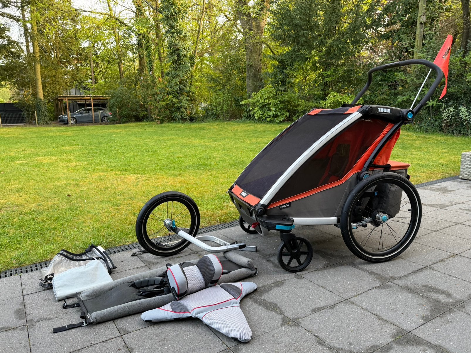 Thule Chariot Cross 2 fietskar + accessoires, Fietsen en Brommers, Ophalen, Zo goed als nieuw, Kinderkar, Vering