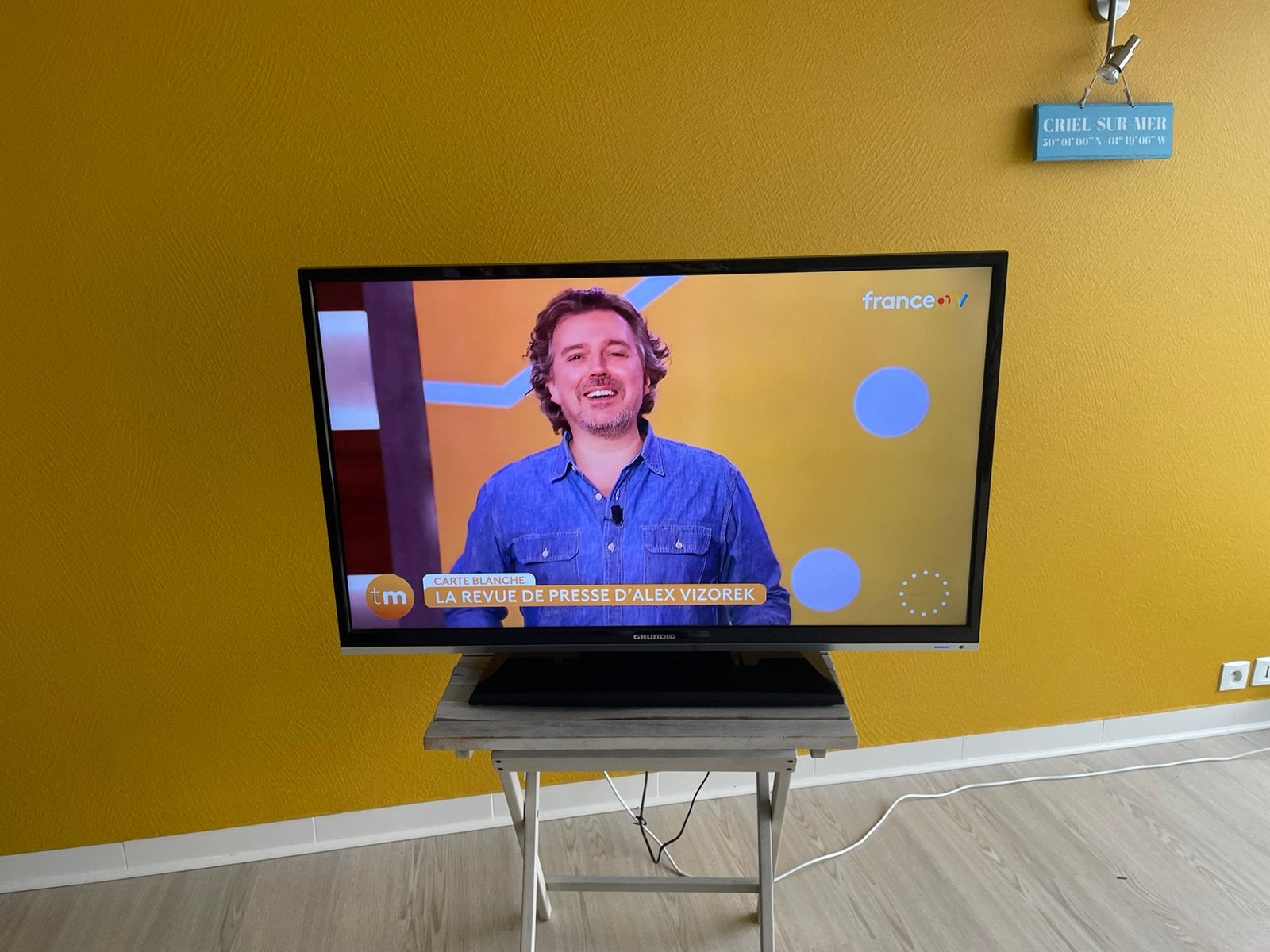 T v grundig  couleurs, TV, Hi-fi & Vidéo, Télévisions, Enlèvement, Comme neuf, 100 cm ou plus, Grundig