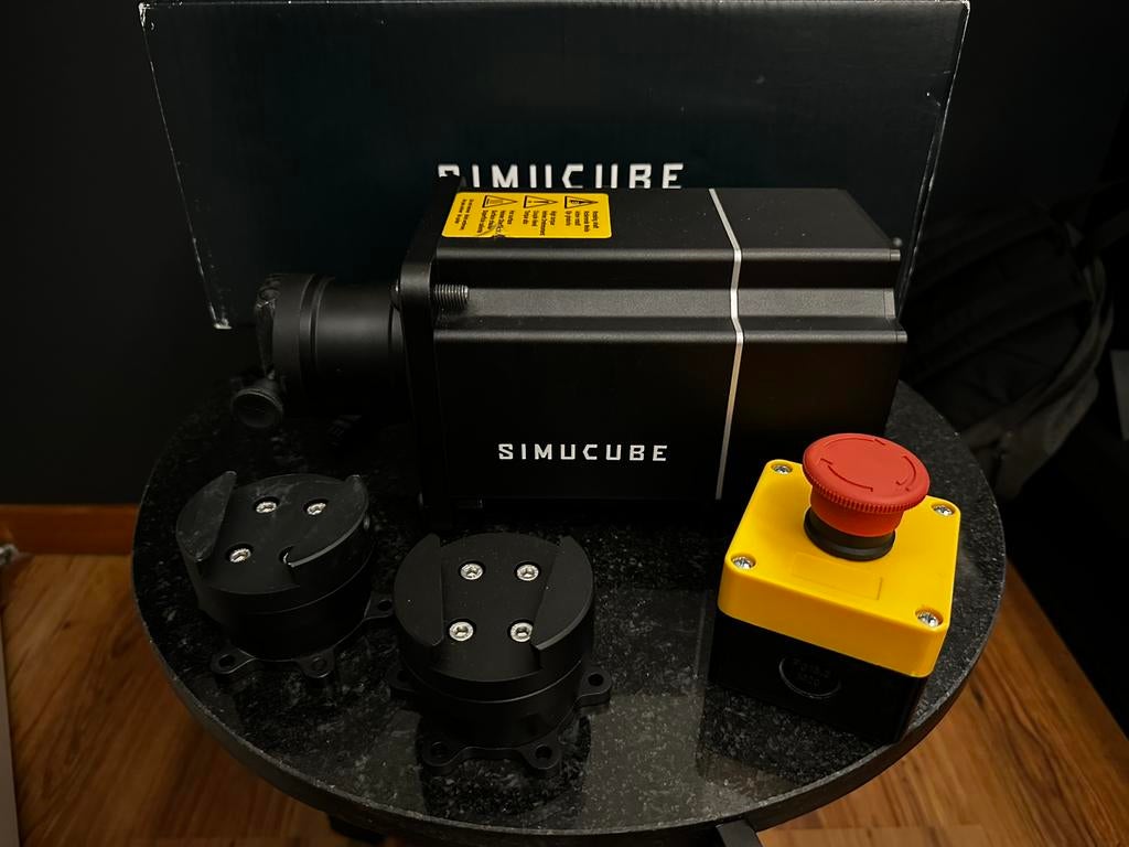 Simucube SC2 Pro wheelbase + 2x QR vaste prijs, Informatique & Logiciels, Joysticks, Comme neuf, Enlèvement