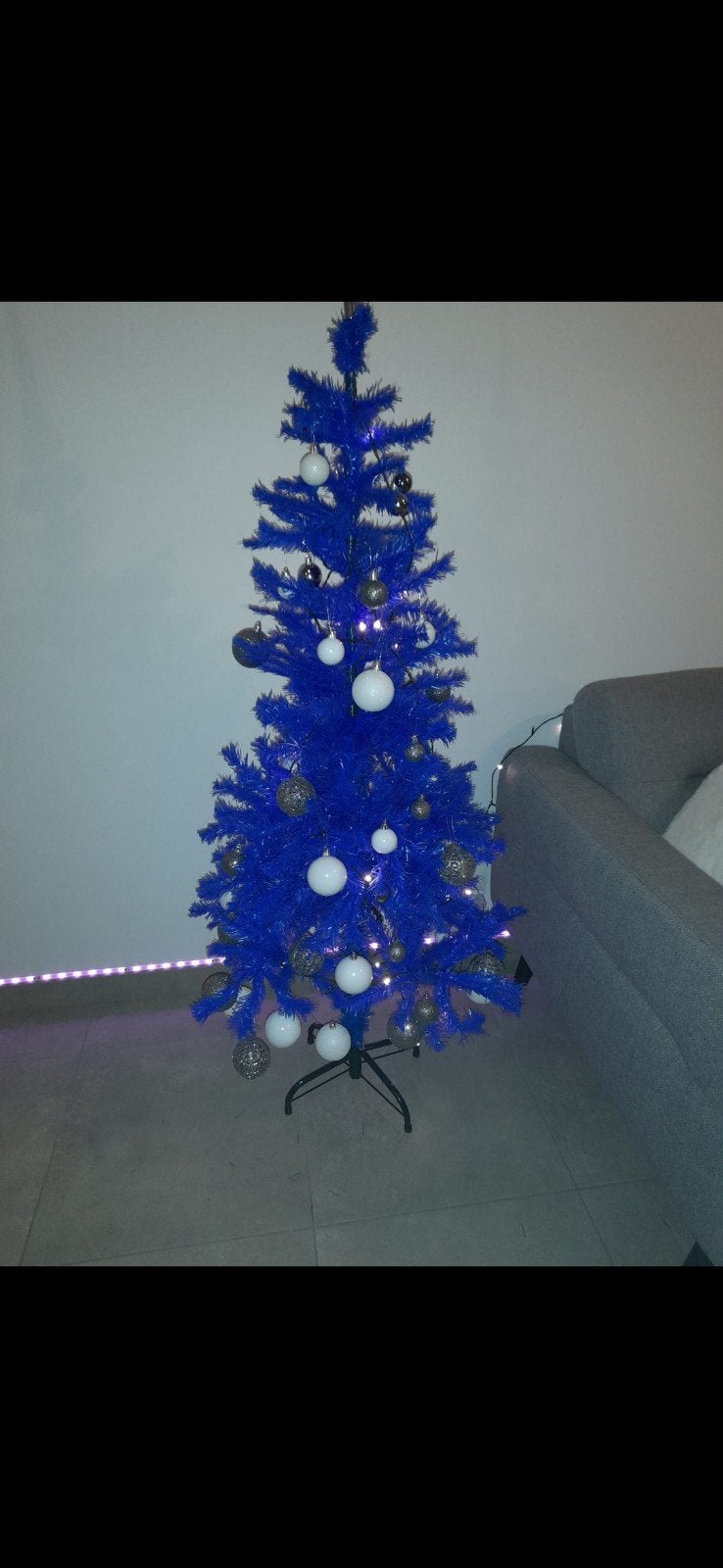 Sapin de Noël bleu, Divers, Enlèvement