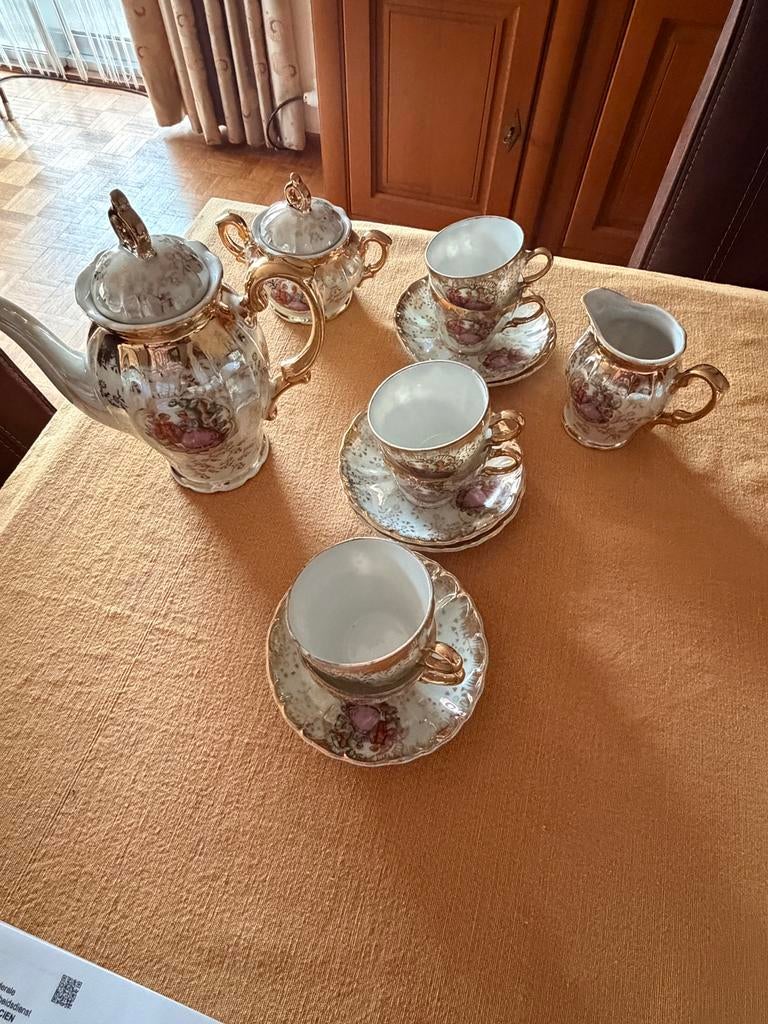 Porseleinen koffie servies, Ophalen