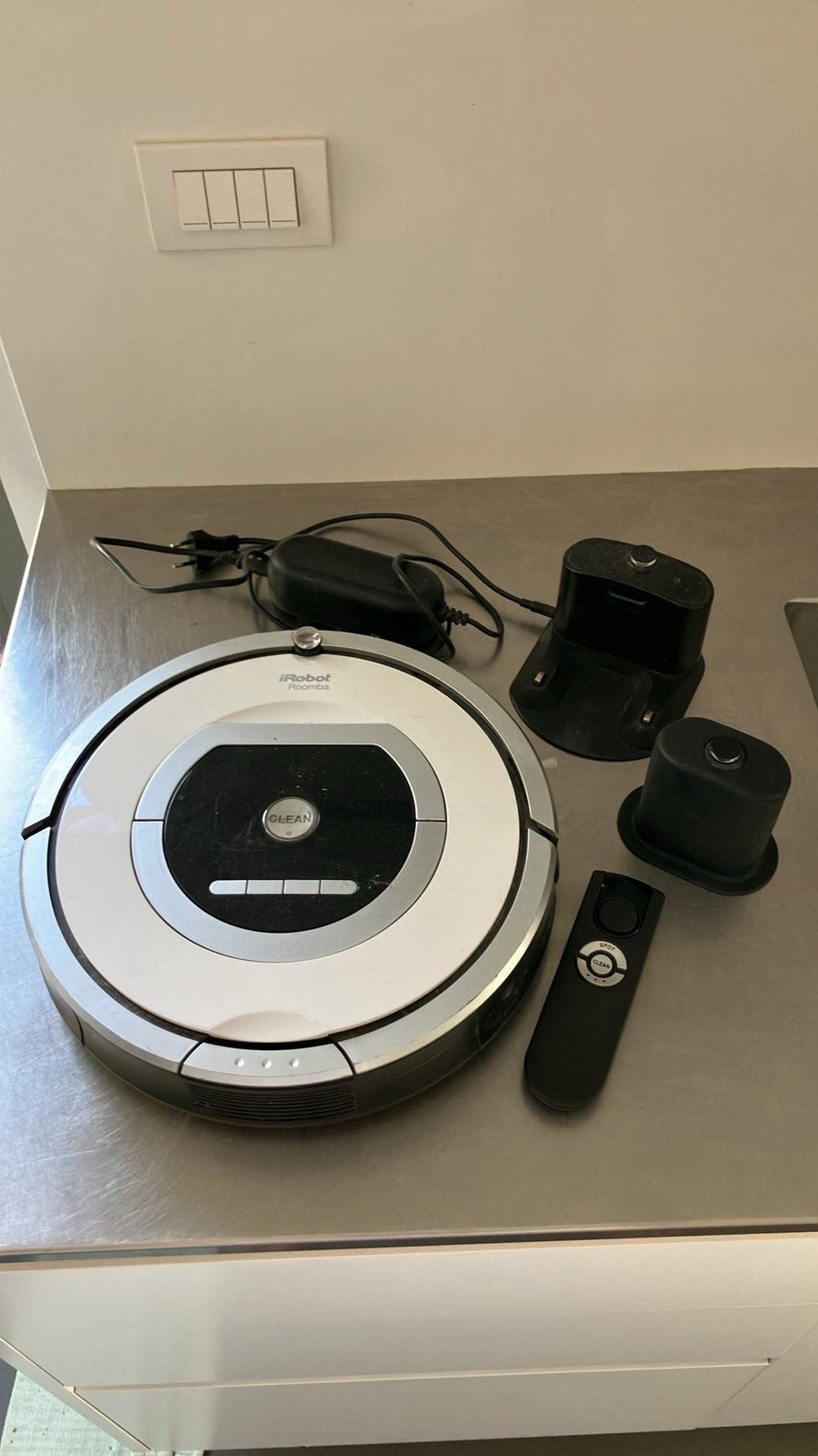 iRobot Roomba 765 kapot, Elektronische apparatuur, Ophalen, IRobot, Bedienbaar via app, Robotstofzuiger