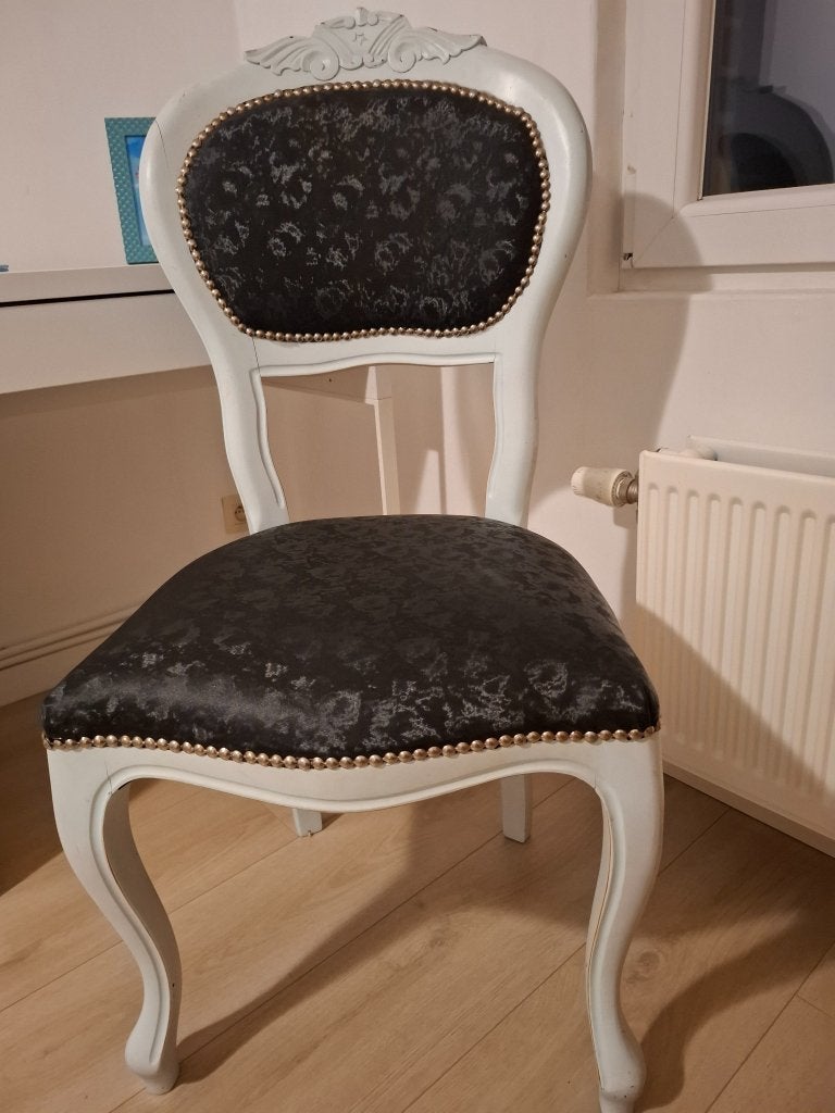Klassieke stoel in barokstijl – wit met zwarte bekleding, Huis en Inrichting, Ophalen, Hout, Gebruikt, Wit