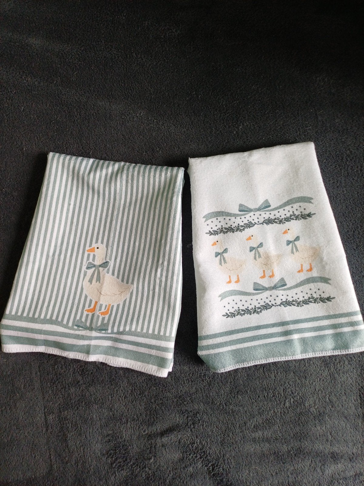 2 handdoeken, Wit, Nieuw, Ophalen of Verzenden, Textiel overig