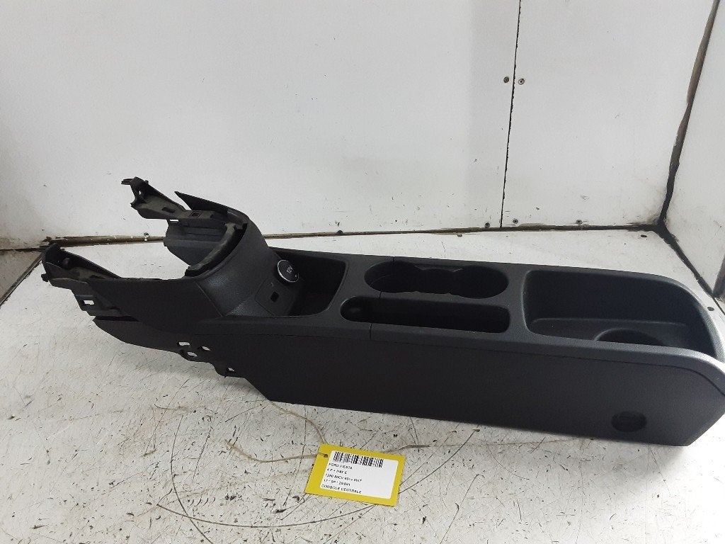 CONSOLE CENTRALE Ford Fiesta 6 (JA8) (BA61A045B55AJW), Henry-Ford-Straße  1
50735  Köln, DE, Ford-Werke GmbH, Kunden@ford.com