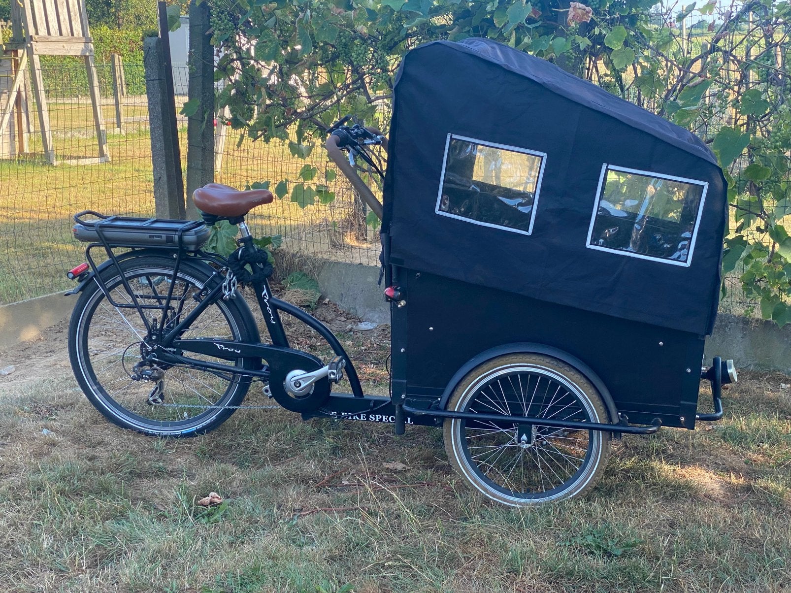 Elektrische Troy bakfiets Vogue, Fietsen en Brommers, 4 kinderen of meer, Gebruikt, Elektrisch, Schijfrem
