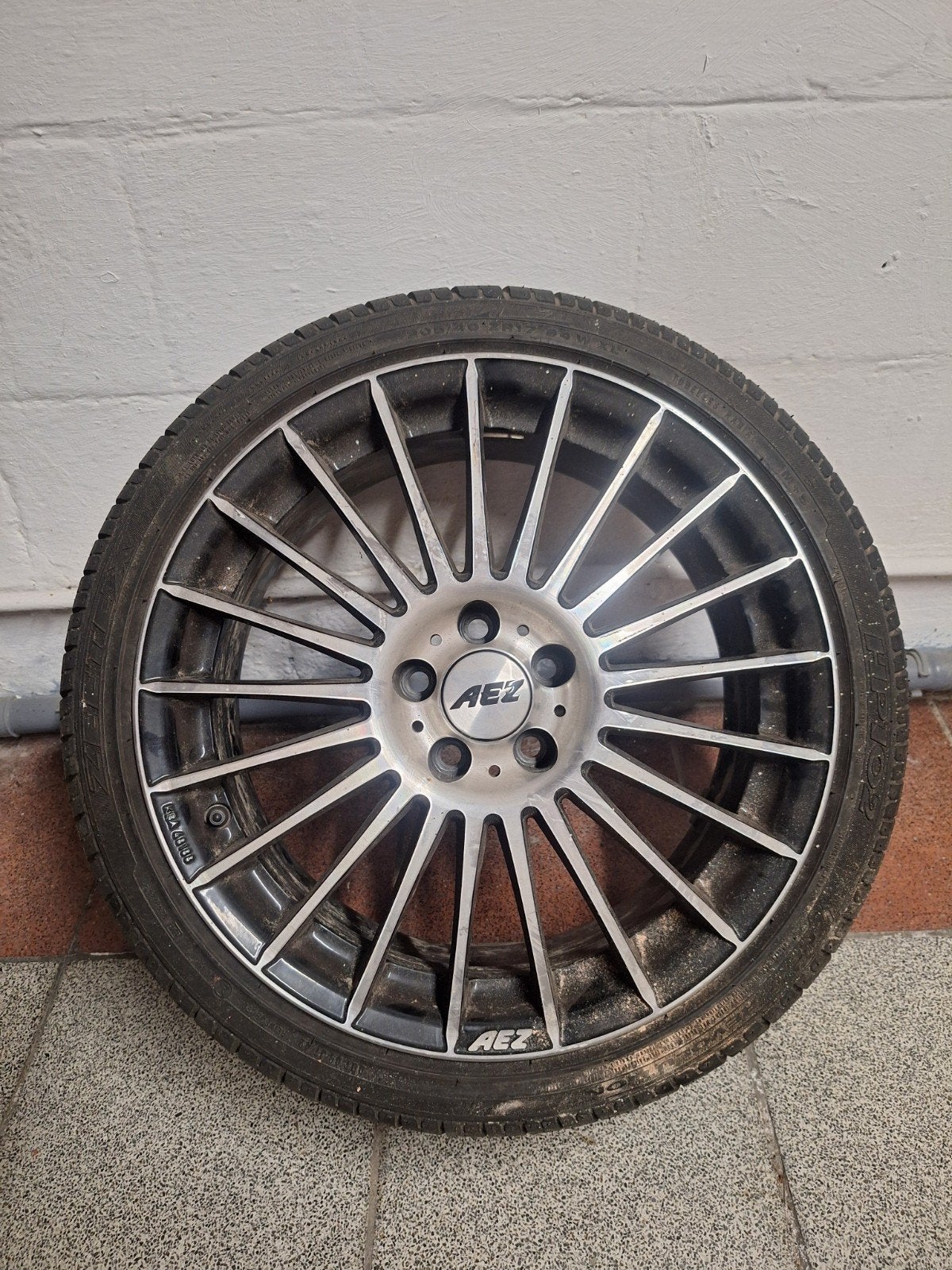Pneus Zeetex 205/40/r17 monté sur jantes Aez, Autos : Pièces & Accessoires, Pneus & Jantes, Enlèvement, Pneu(s)