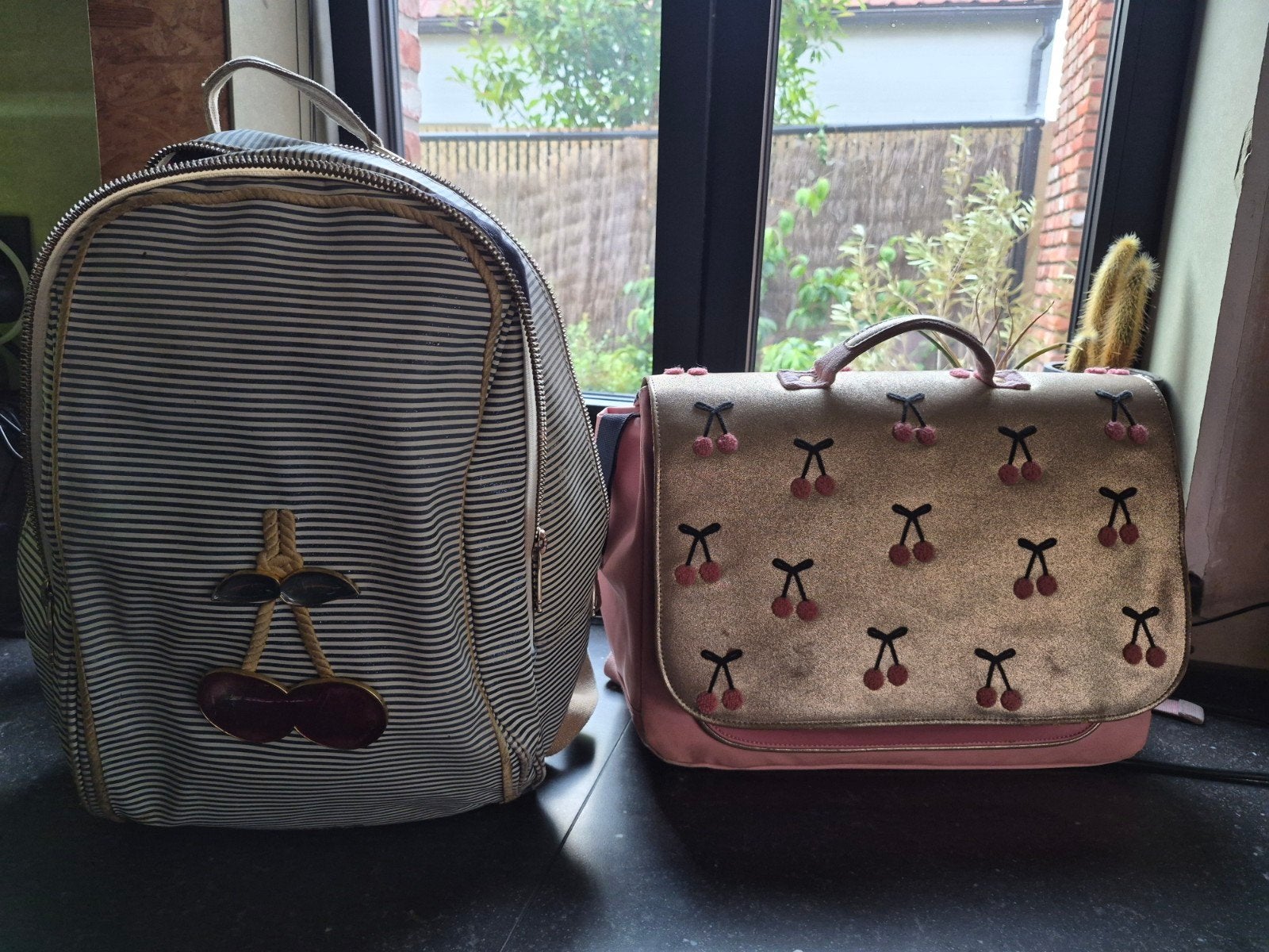 2x boekentas Jeune Premier, Handtassen en Accessoires, Tassen | Schooltassen, Ophalen