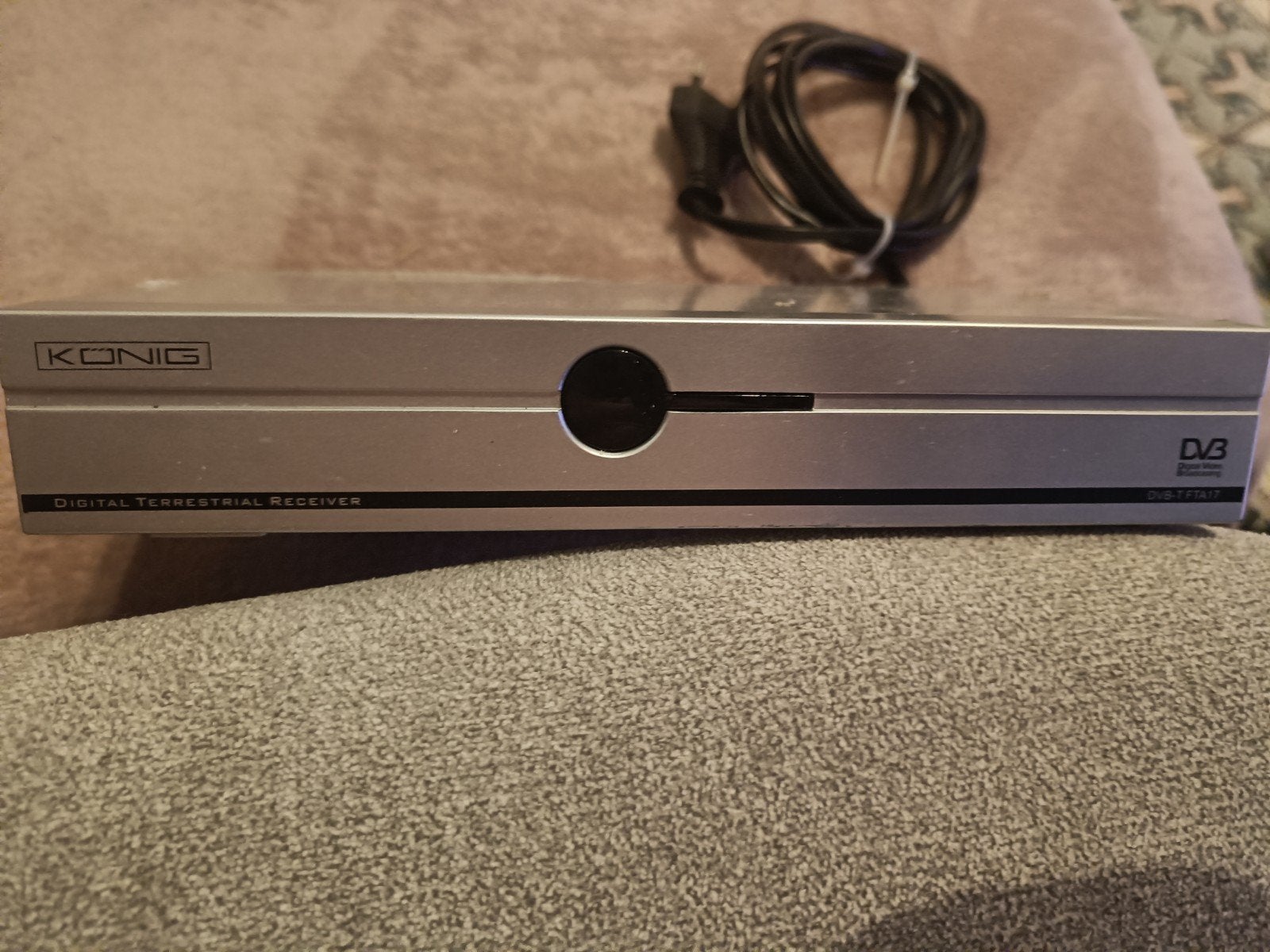 Dit is een zilverkleurige König DVB-T FTA19N digitale televi, Audio, Tv en Foto, Soundbars, Ophalen