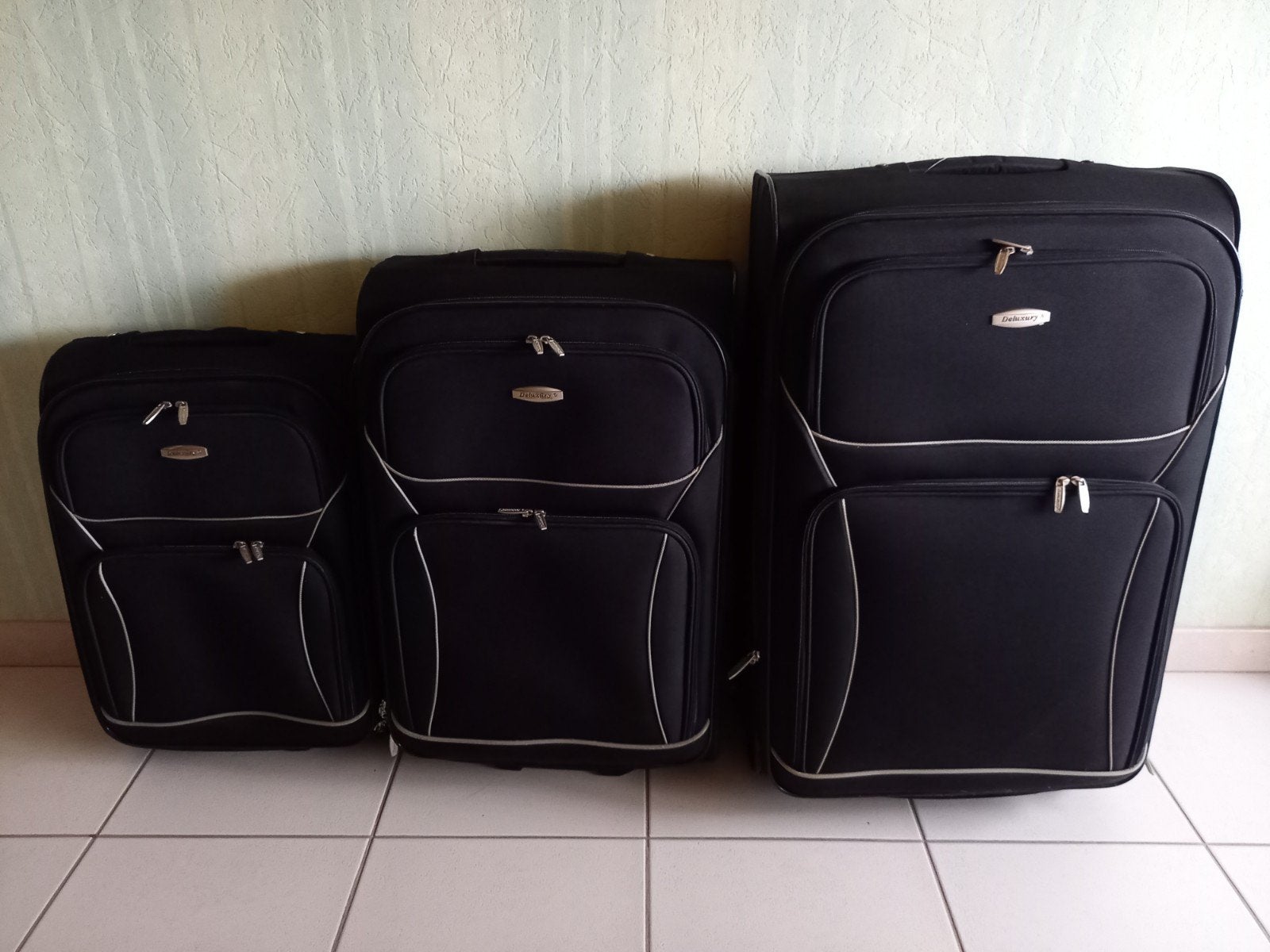Reiskofferset, 3-delig, in stof, zwarte kleur, merk Deluxury, Handtassen en Accessoires, Koffers, Zo goed als nieuw, Ophalen