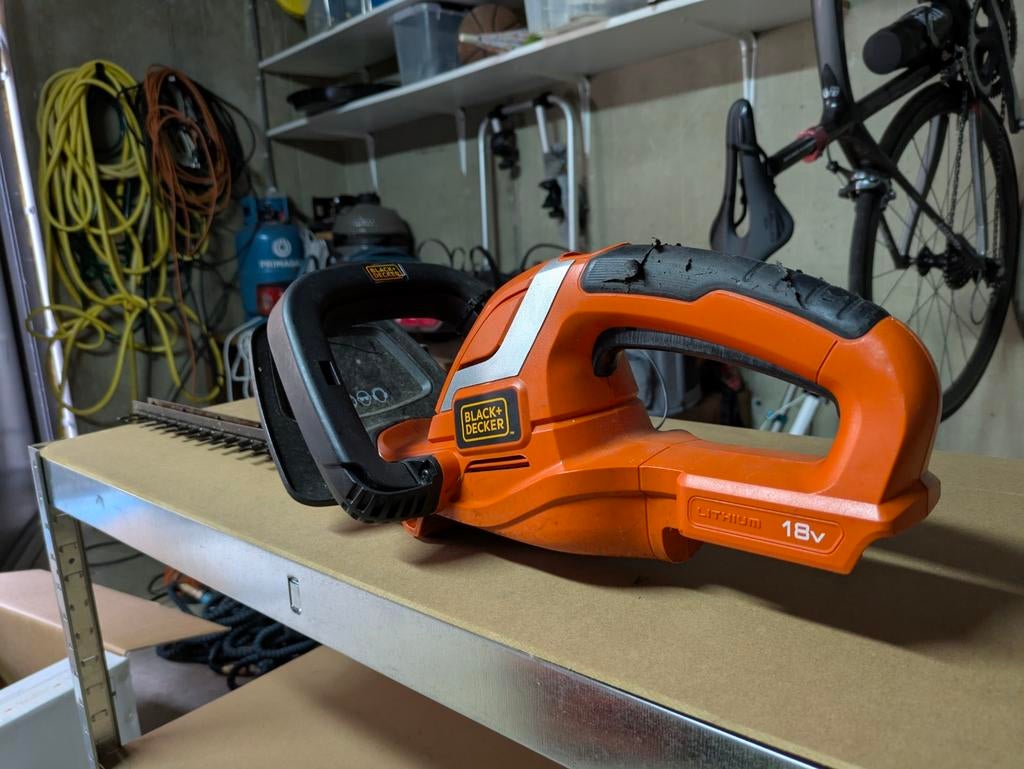 Taille-haie Black & Decker GTC1845L, Enlèvement, Batterie