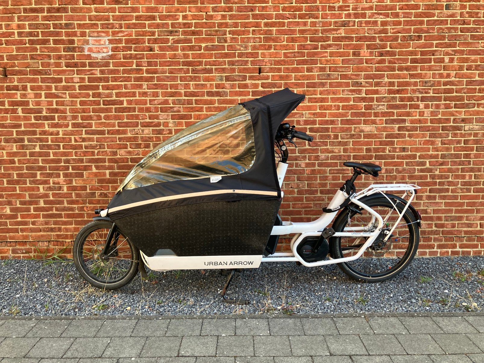 Witte Urban Arrow Family bakfiets met accessoires, Fietsen en Brommers, Fietsen | Bakfietsen, Gebruikt, Overige merken, 2 kinderen