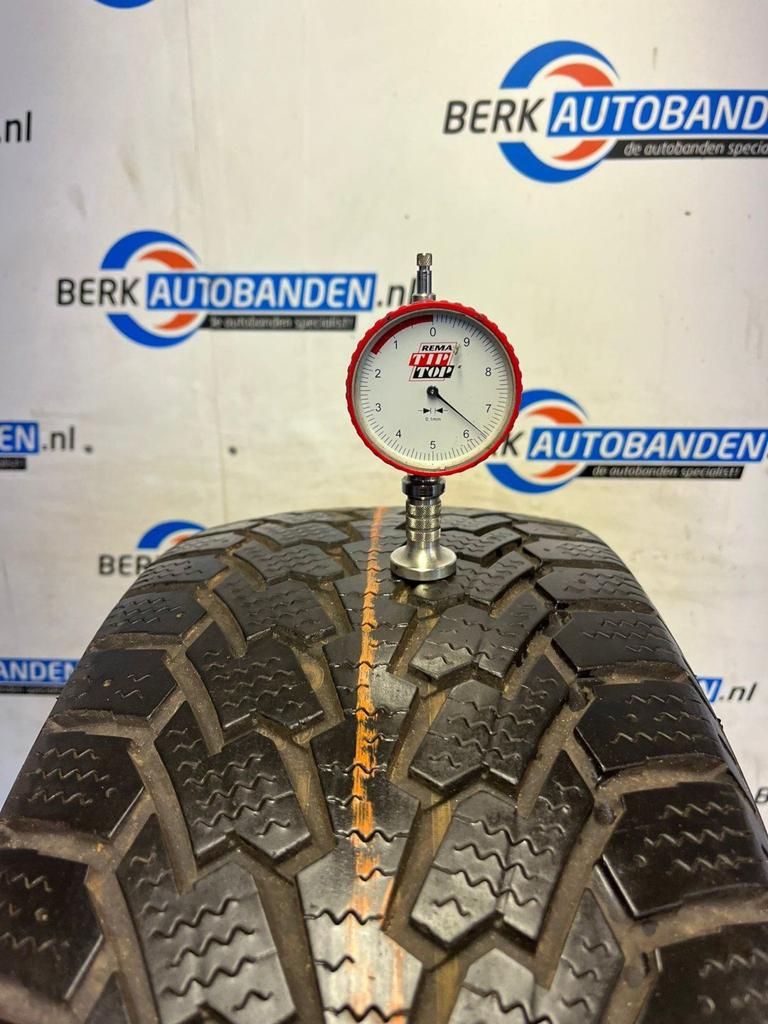 2x Nexen WinGuard P255/70 R15 108T 255/70/15 P2557015 (prijs, Auto-onderdelen, Banden en Velgen, Gebruikt, -, -, Band(en)