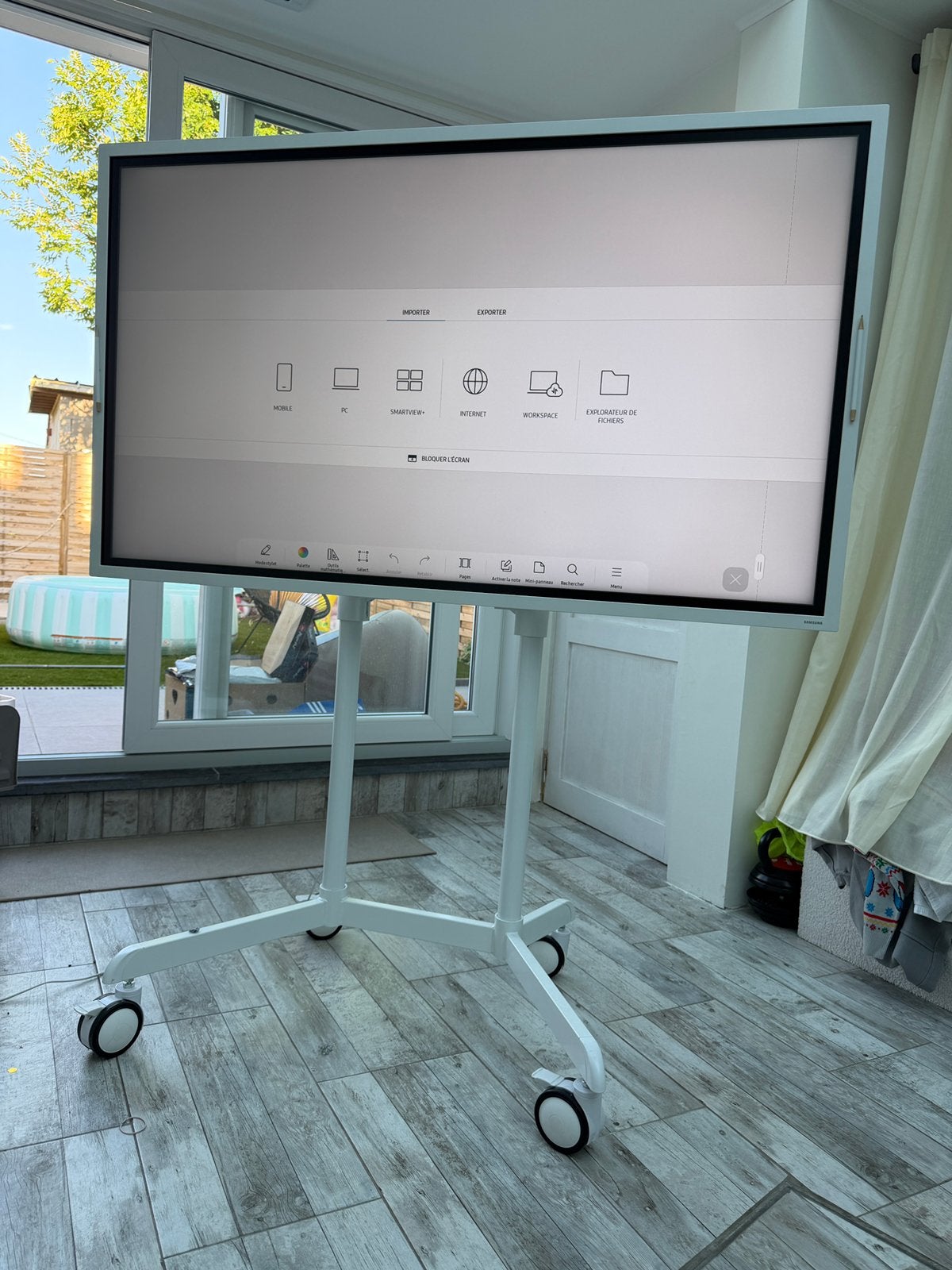 Samsung Flip Pro 65” TV interactif 4K tactile + pied roulant, Audio, Tv en Foto, Televisies, Ophalen, Zo goed als nieuw