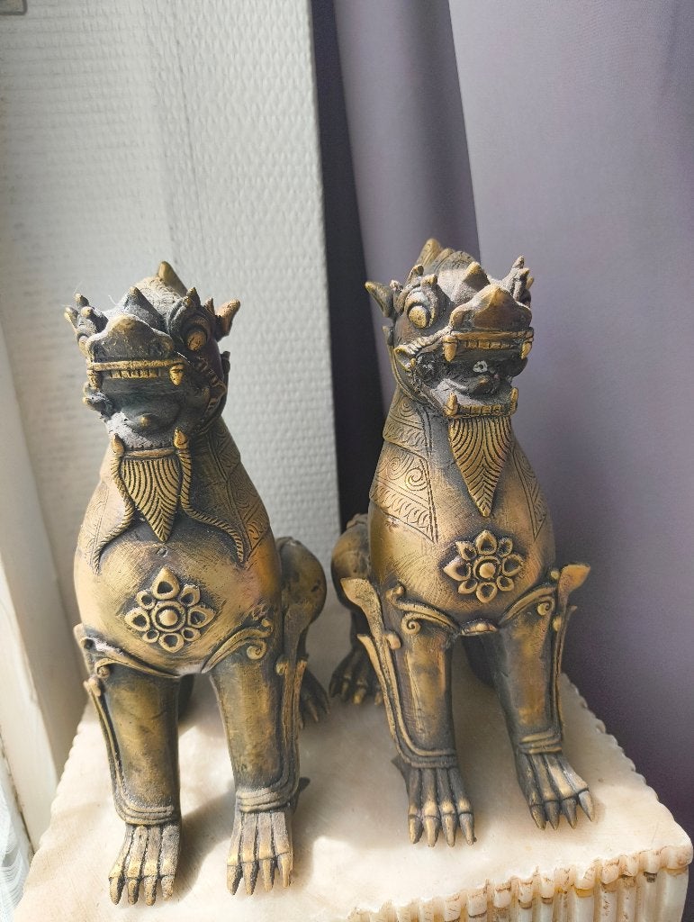 2 lions de temple vintage en bronze et chiens foo, Collections, Statues & Figurines, Utilisé, Animal, Enlèvement