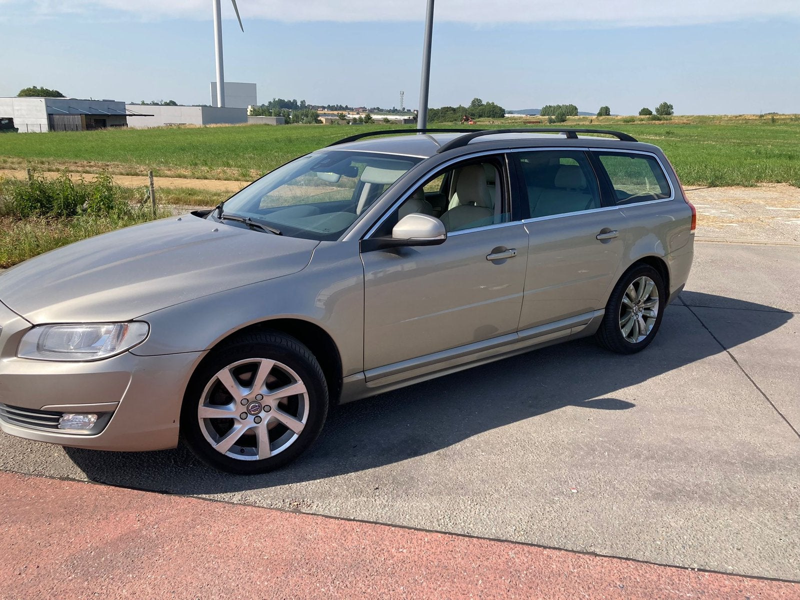 V70 2015 e6 360000km, Autos, Cuir, Argent ou Gris, Achat, Boîte manuelle