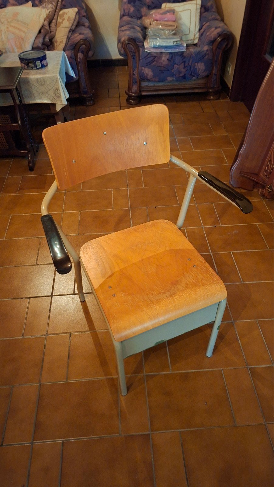 Chaise percée., Enlèvement