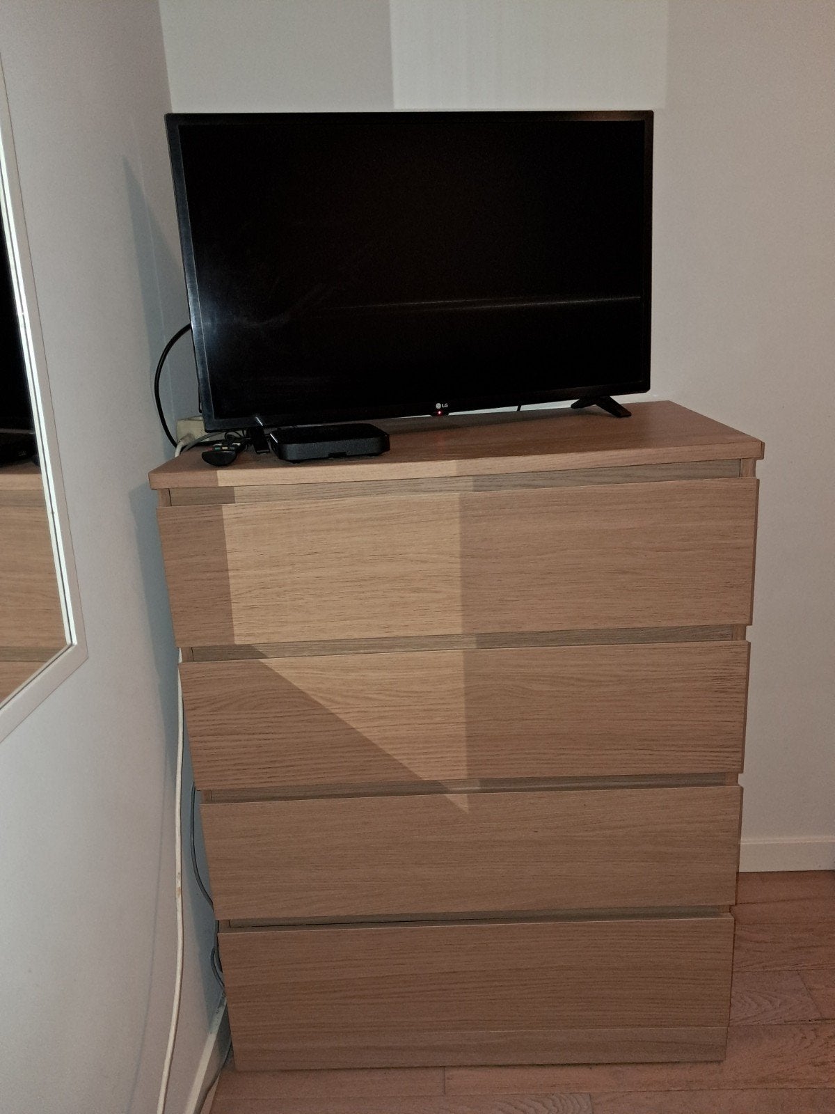 Commode 4 tiroirs MALM chêne IKEA - Parfait état- A sais, 3 ou 4 tiroirs, 25 à 50 cm, Comme neuf, Enlèvement