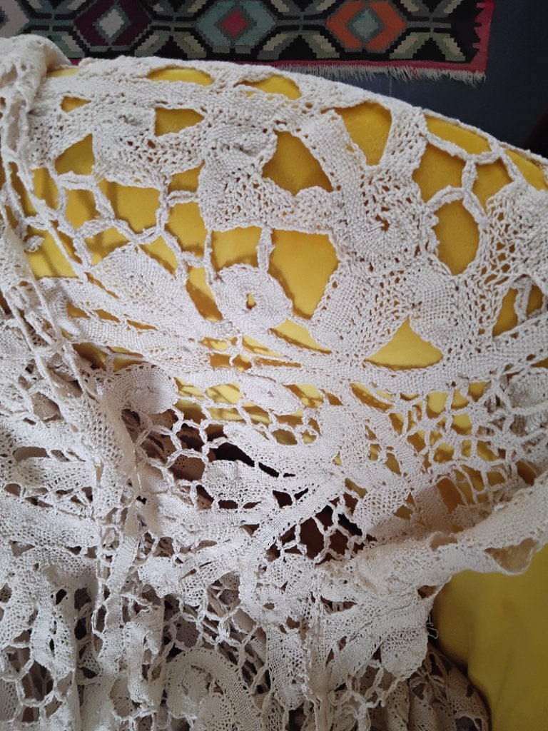Couvre lit ancien au crochet, Maison & Meubles, Beige, Comme neuf, Enlèvement, Fait main