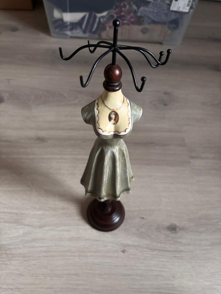 Ketting hanger, Ophalen, Zo goed als nieuw