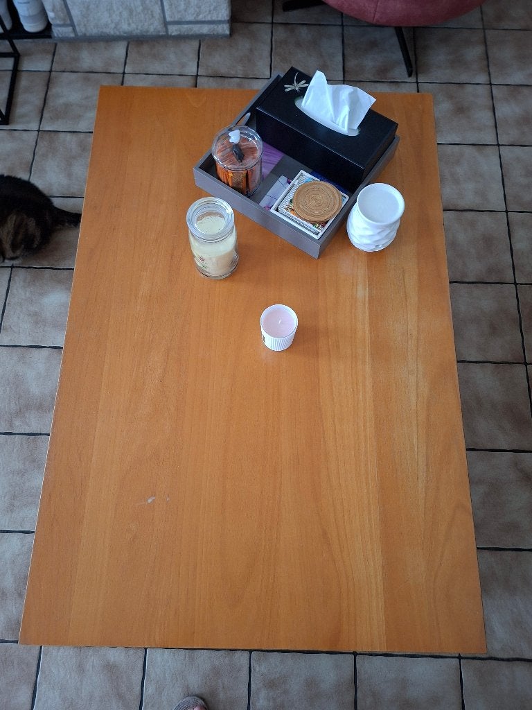 A donner sur Ellezelles : table de salon en hêtre, Maison & Meubles, 50 à 100 cm, 100 à 150 cm, Enlèvement, Utilisé