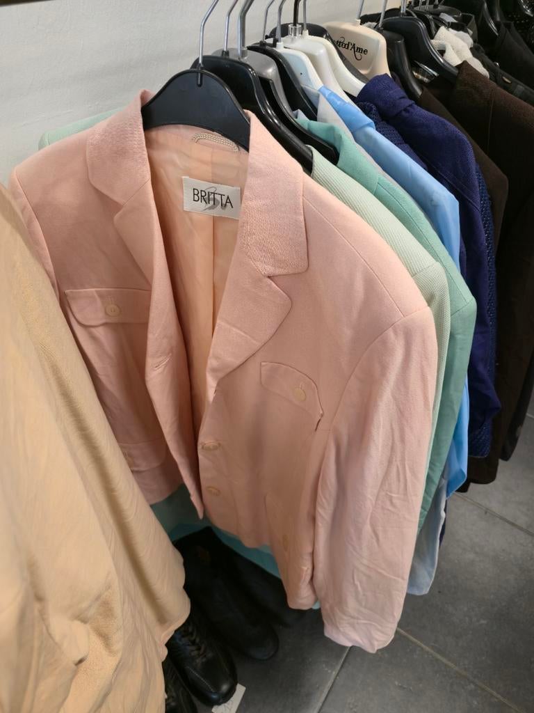 Vintage nooit gedragen dames jassen en vesten, Vêtements | Femmes, Packs de vêtements pour femmes, Enlèvement ou Envoi