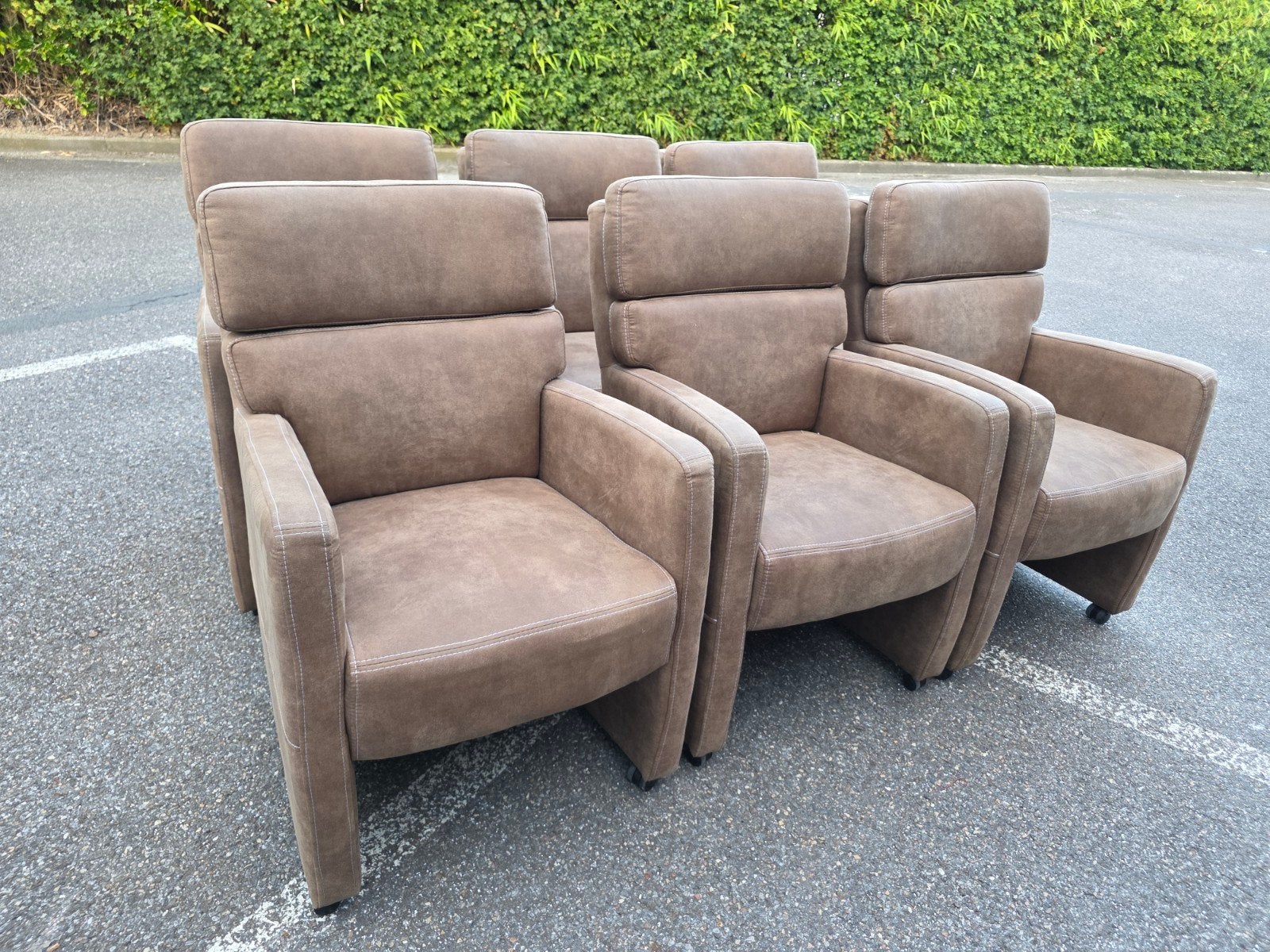 6 nieuwe stoffen eetkamer stoelen in taupe, Huis en Inrichting, Stoelen, Ophalen