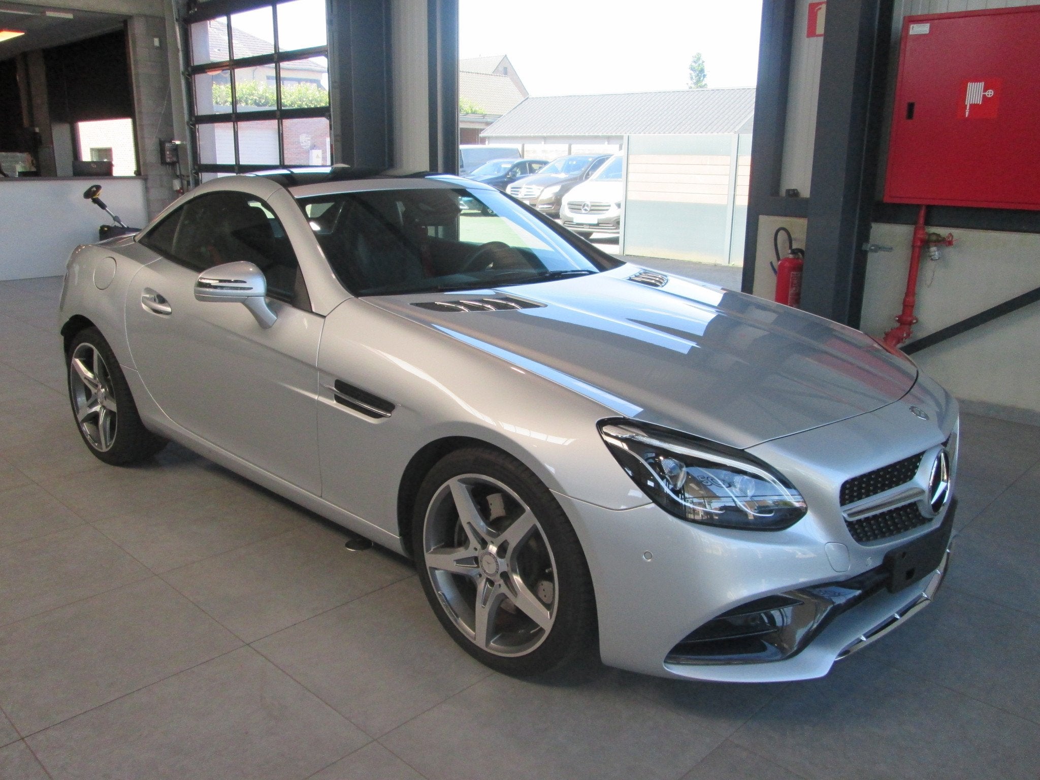 Mercedes-Benz SLC 200 AMG (automatique), Autos, Mercedes-Benz, Cuir, Argent ou Gris, Achat, https://public.car-pass.be/vhr/ce13fa06-377d-4b6e-a652-67bc50f40619