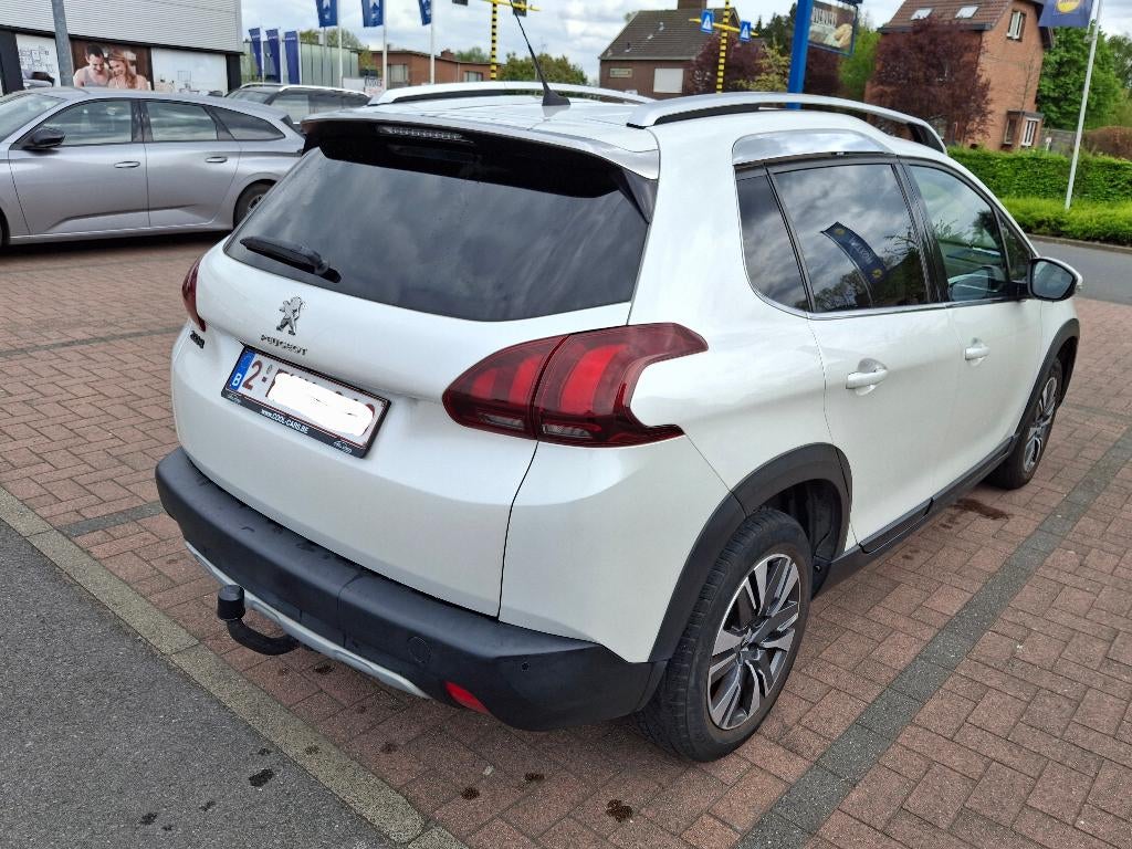 Peugeot 2008 1.2 Allure, Voorwielaandrijving, 4 deurs, Leder en Stof, Wit
