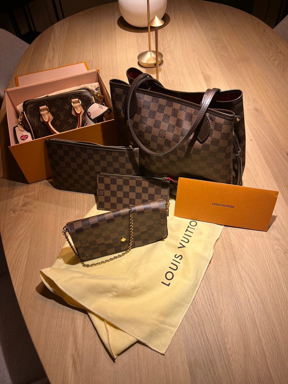 Louis Vuitton, Ophalen, Zo goed als nieuw